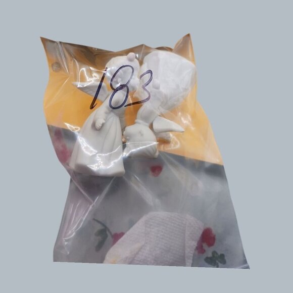 Kissing Angel cherubs Figurines Set Of 2 Matte Finish White 2.25" Tall - Picture 9 of 10